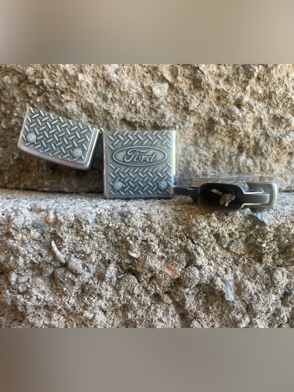 Vintage Ford Diamond Plate Emblem Zippo - Picture 6 of 8